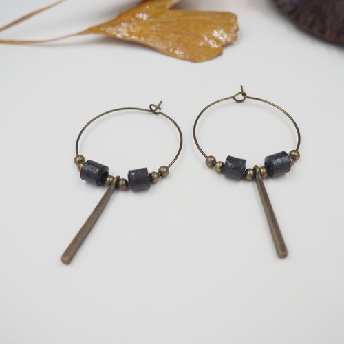 Créoles en papier artisanal noir et perles de laiton