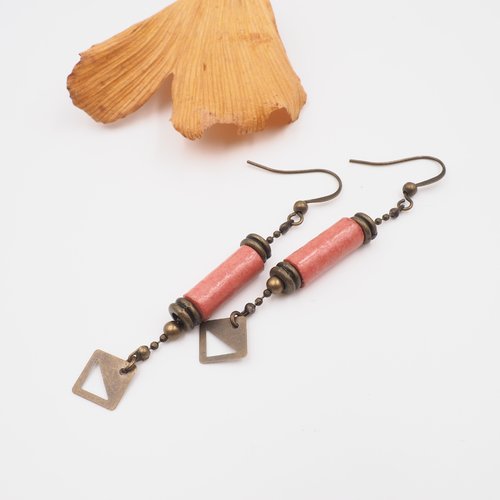 Boucles courtes en papier artisanal rose et laiton