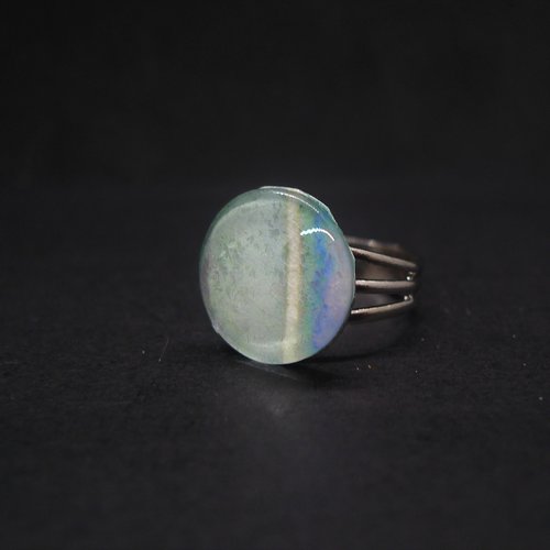 Bague avec cabochon peint à la main
