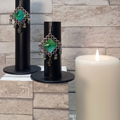 Boucles d'oreilles chandelier avec cabochons et perles "flore"