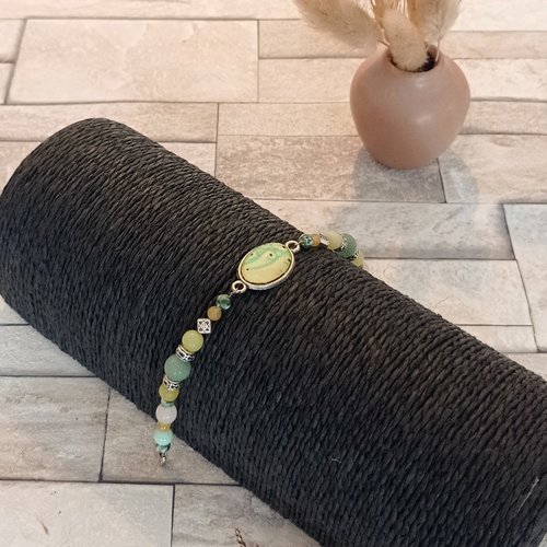 Bracelet avec pierres naturelles et cabochon "flore"