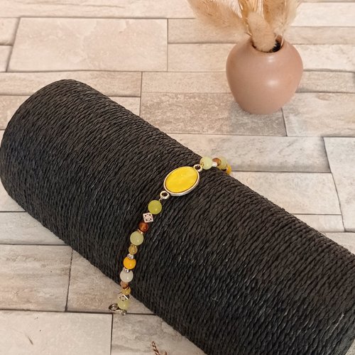 Bracelet avec pierres naturelles et cabochon "flore"
