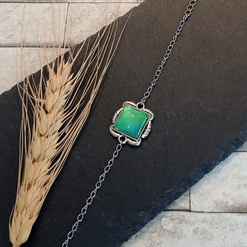Bracelet avec chaine et cabochon "flore"