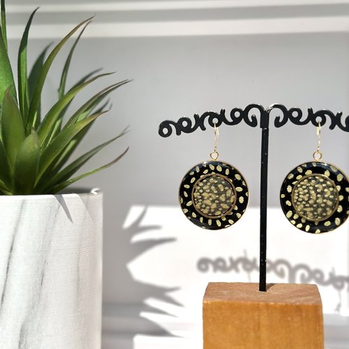 Boucles d'oreilles originales noires à pois dorés papier népalais