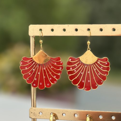 Plusieurs coloris boucles d’oreilles en acier argenté ou doré et papier népalais. plusieurs coloris.
