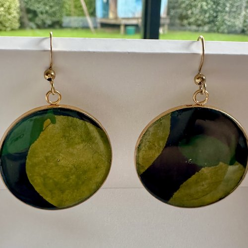 Boucles d'oreilles originales acier papier vert et jaune et résine
