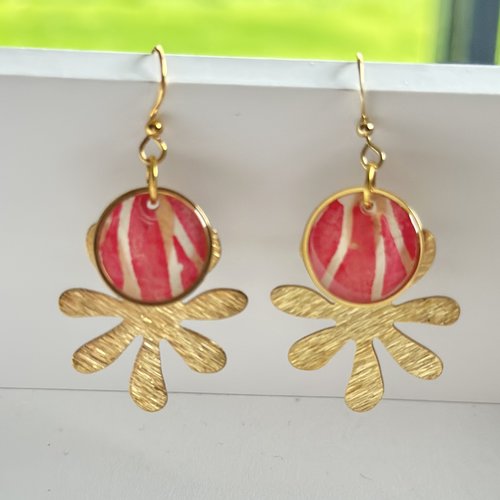Boucles d'oreilles laiton et breloque rose