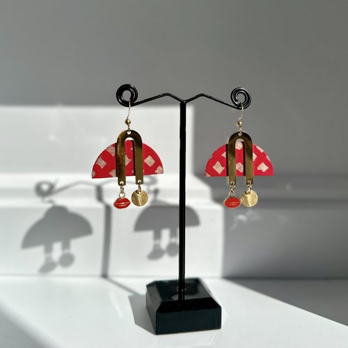 Boucles d’oreilles originales acier et papier népalais rouge