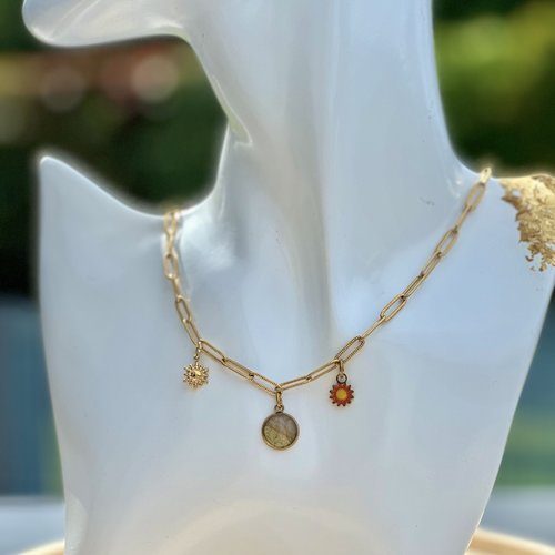 Collier acier inoxydable en maille rectangle striée et 3 breloques