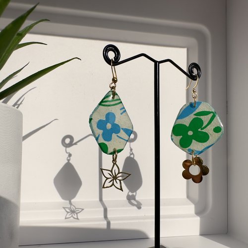 Boucles d'oreilles vertes et bleues, asymétriques, originales, en papier népalais