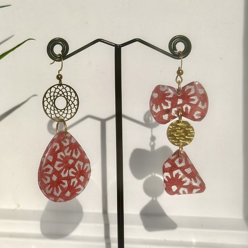 Boucles d'oreilles vieux rose, asymétriques originales, breloque acier