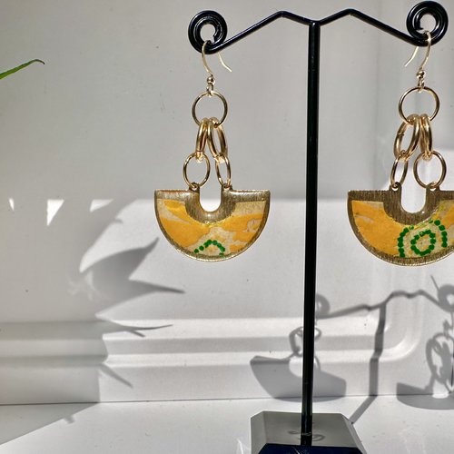 Boucles d'oreilles sur base en laiton décoré de papier népalais jaune