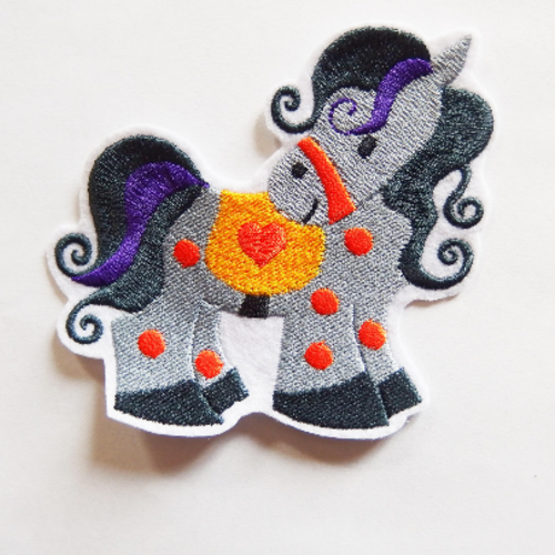 Broderie enfant, patch thermocollant,ecusson,customisation,embroidery patch poney