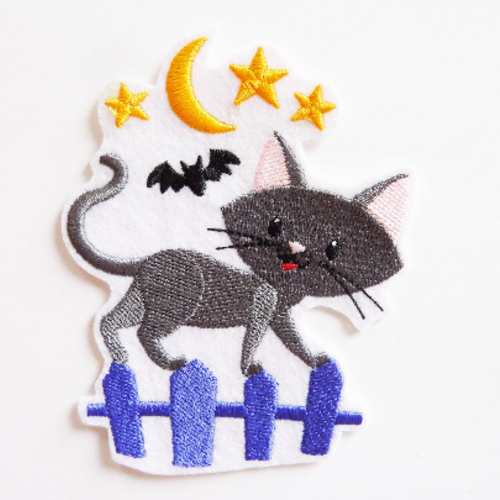 Patch thermocollant chat sur une barrière, embroidery patch, broderie halloween