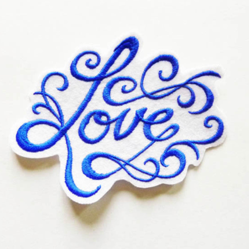 Love et arabesques (4 couleurs) thermocollant, broderie machine thermocollante, love patch, embroidery patch
