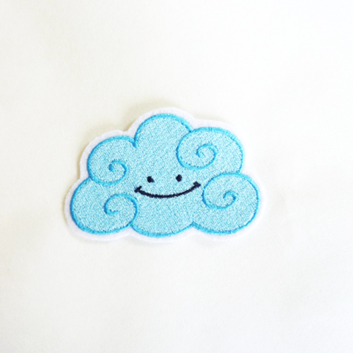 Patch, écusson, broderie thermocollante, thermocollant, nuage souriant