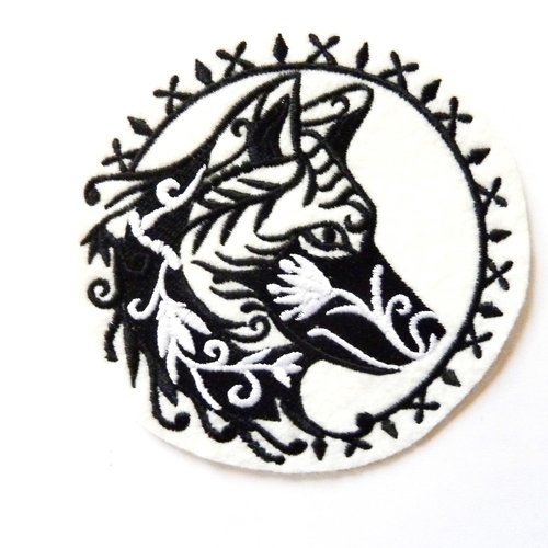 Patch tête de loup encadrée thermocollante, embroidery patch, loup