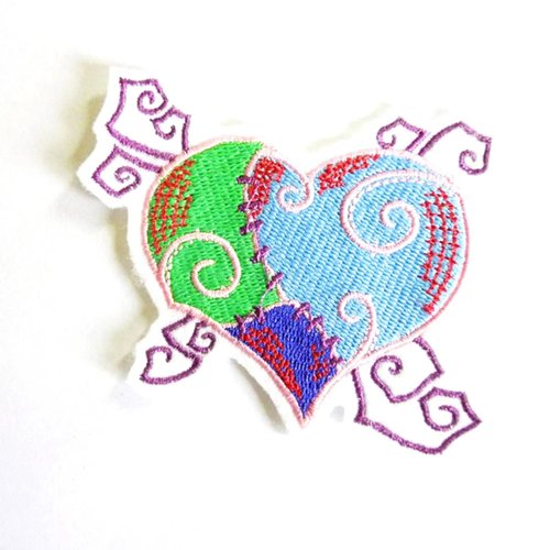 Broderie thermocollante, ecusson machine, embroidery patch, ecusson coeur cousu