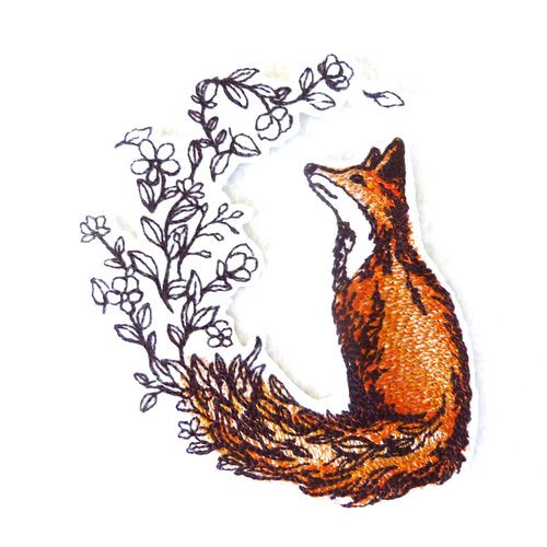 Renard assis et feuilles
