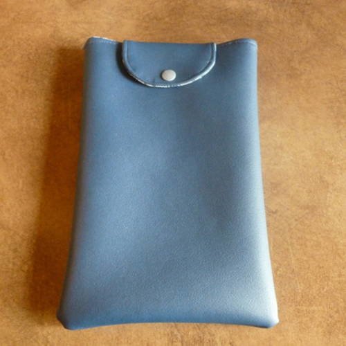 Housse/pochette/étui pour livre, tablette,liseuse,  en simili cuir bleu doublé coton assorti assorti 