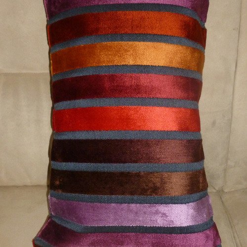 Housse de coussin rectangulaire en très beau velours imprimé de bandes multicolore