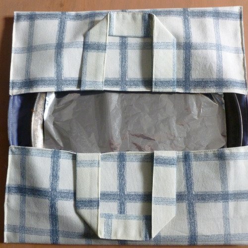 Sac transporte tarte ou gateau en tissu écru imprimé de rayures bleus avec deux anses