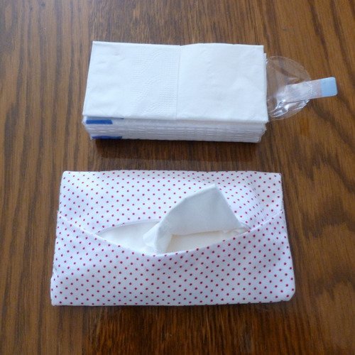Housse ou étui à paquets de mouchoirs jetables.tissu  imprimé de pois rouges