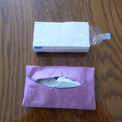 Housse ou étui à paquets de mouchoirs jetables.tissu rose imprimé de pois
