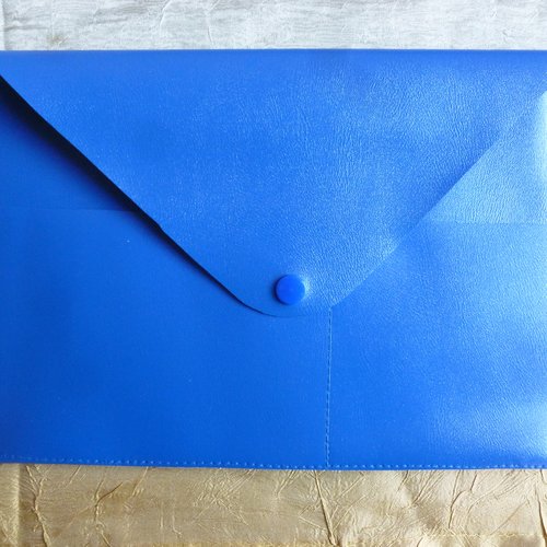 Pochette en simili cuir bleu vif pour papiers de voiture
