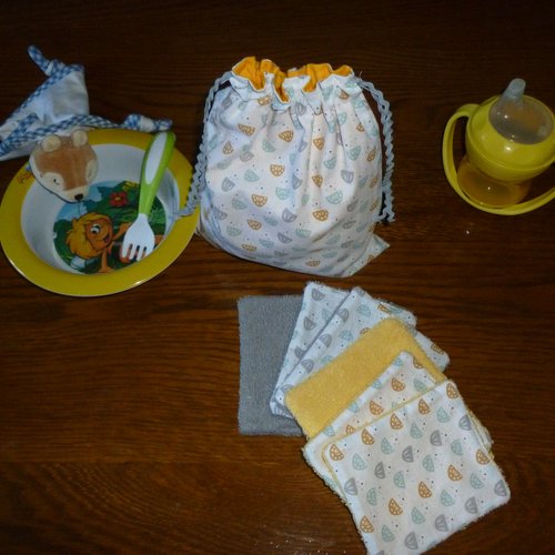 Lot de 6 lingettes rectangle 11.5x10 cm , en tissu coton imprimé  sur fond éponge (gris et jaune )avec son pochon assorti