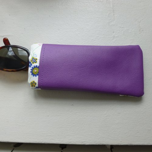 Housse/pochette/étui pour téléphone portable ou lunettes,  en simili cuir violet doublé coton assorti