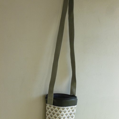 Sac  ou pochette bandoulière pour porte feuilles, téléphone, clés, fourre tout