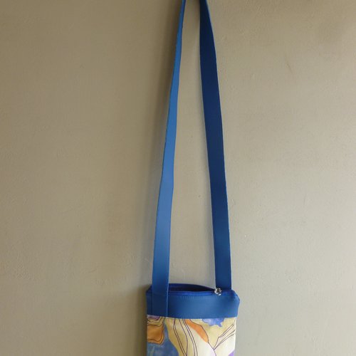 Sac  ou pochette bandoulière pour porte feuilles, téléphone, clés, fourre tout(simili bleu)