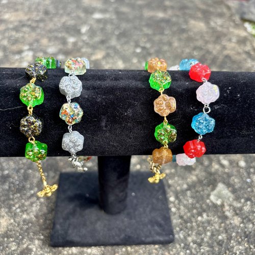 Bracelet « p’tites patounes » en résine - plusieurs couleurs dispo