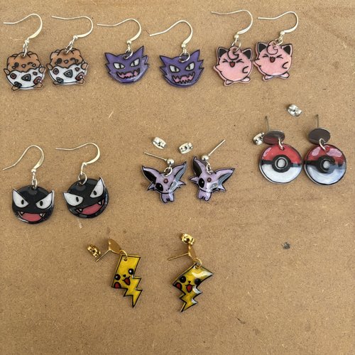 Boucles d’oreilles enfants « pokémon » en plastique rétractable