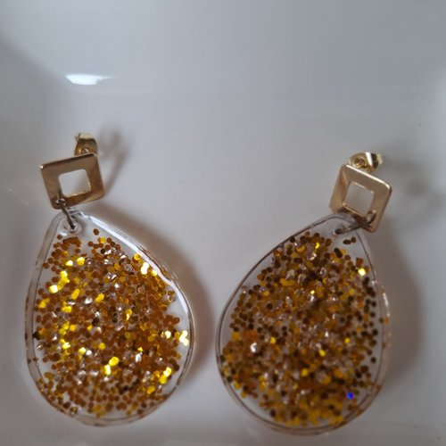Boucles d’oreilles goutte dorée scintillante – résine effet paillettes luxe