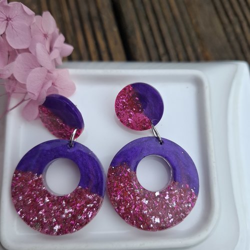 Boucles d’oreilles créoles violet & rose pailleté – résine effet galaxy chic