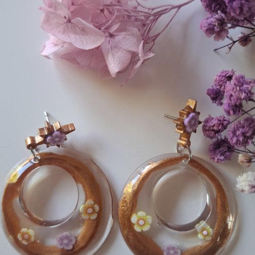 Soleil fleuri – boucles d’oreilles dorées aux accents printaniers