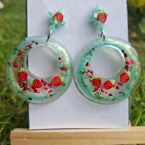 Fraise enchantée – boucles d’oreilles fruitées et pétillantes