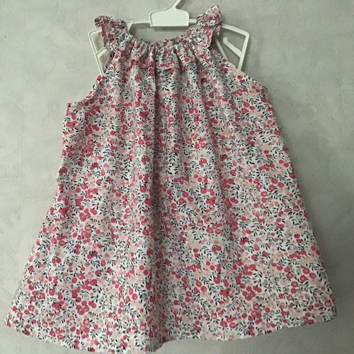 Blouse sans manche col volanté