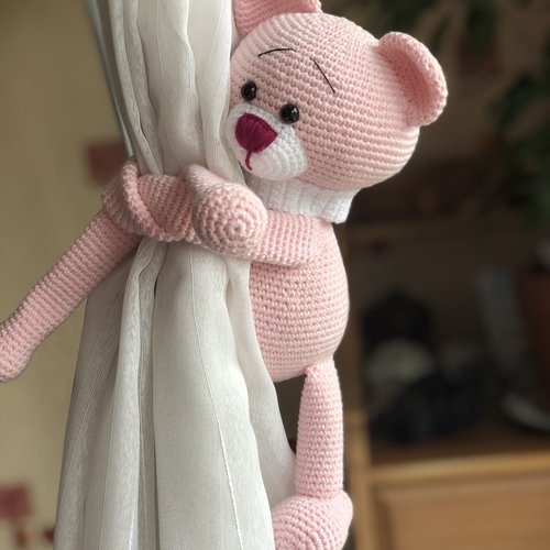 Embrasse de rideaux ours rose crochet, cadeau personnalisé, peluche amigurumi, poupée au crochet, animal , poupée tricoté