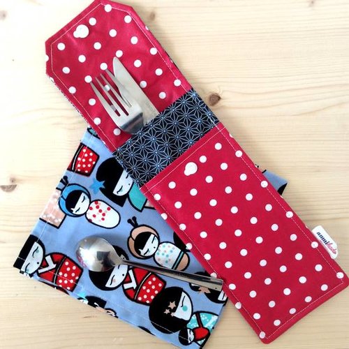 Etui à couverts et sa serviette de table