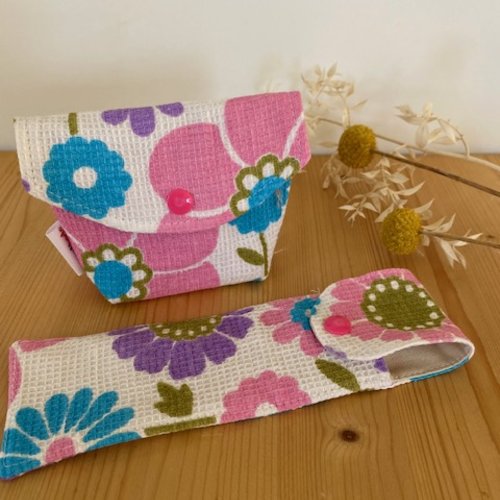 Etui brosse à dents et pochette à savon, shampoing solide flower power 70s'