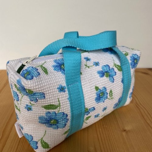 Trousse de toilette, nécessaire de beauté en linge ancien vintage