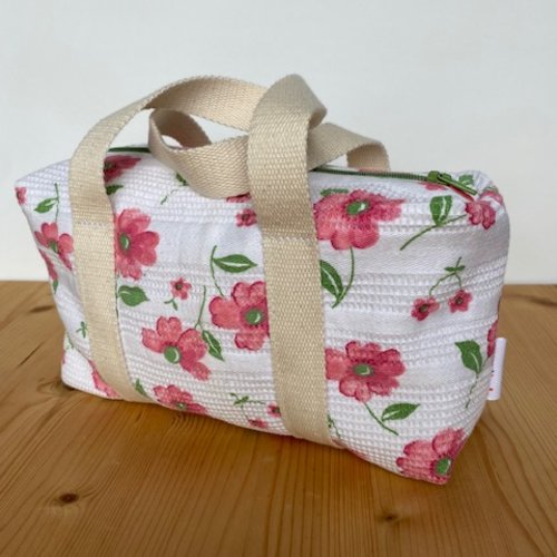 Trousse de toilette, nécessaire de beauté en linge ancien vintage