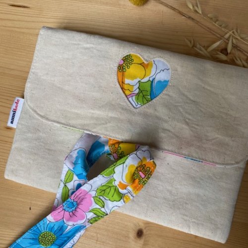 Pochette de rangement en linge ancien - coeur années 70