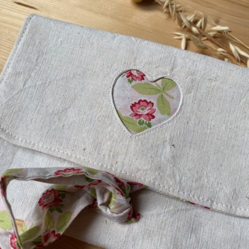 Pochette de rangement en linge ancien - coeur vieilles roses