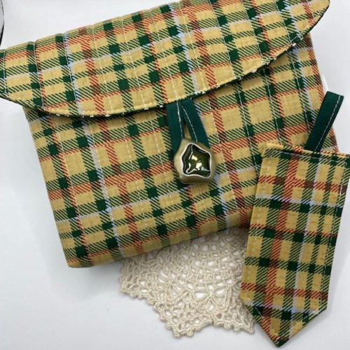 Pochette à livre format poche en tissu recyclé et son marque-page