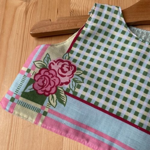 Bavoir tablier vintage bb jolies roses