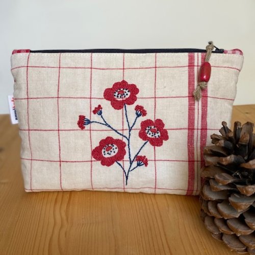 Trousse plate vintage - torchon brodé